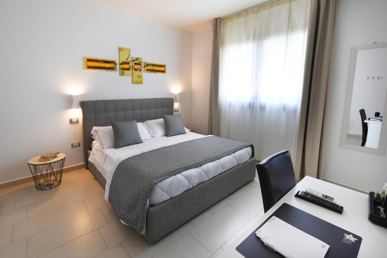Xenia Hotel Villasimius Exterior photo