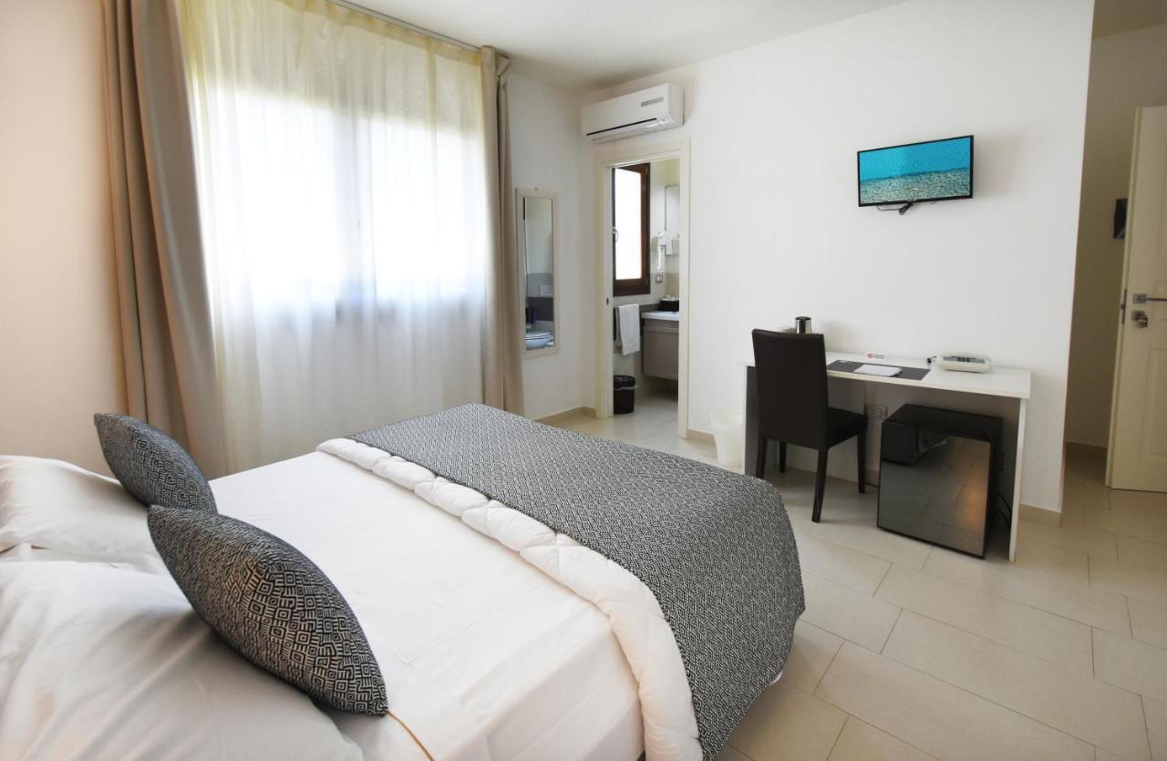 Xenia Hotel Villasimius Exterior photo