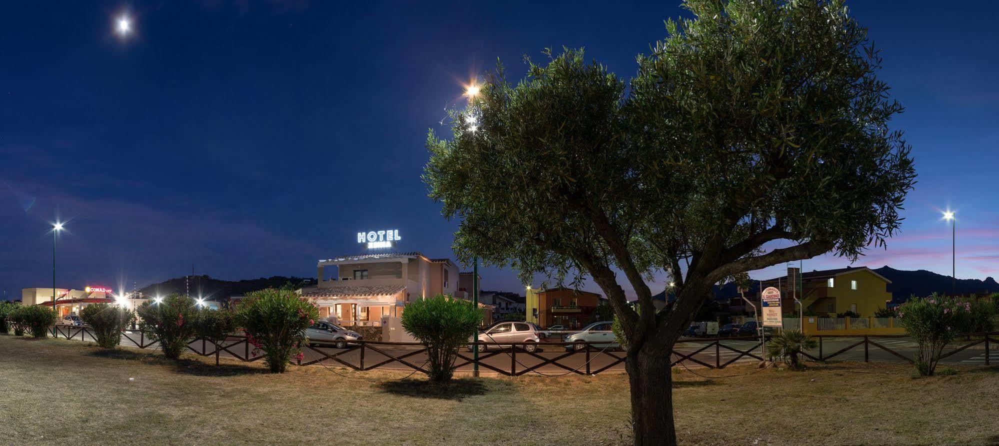 Xenia Hotel Villasimius Exterior photo